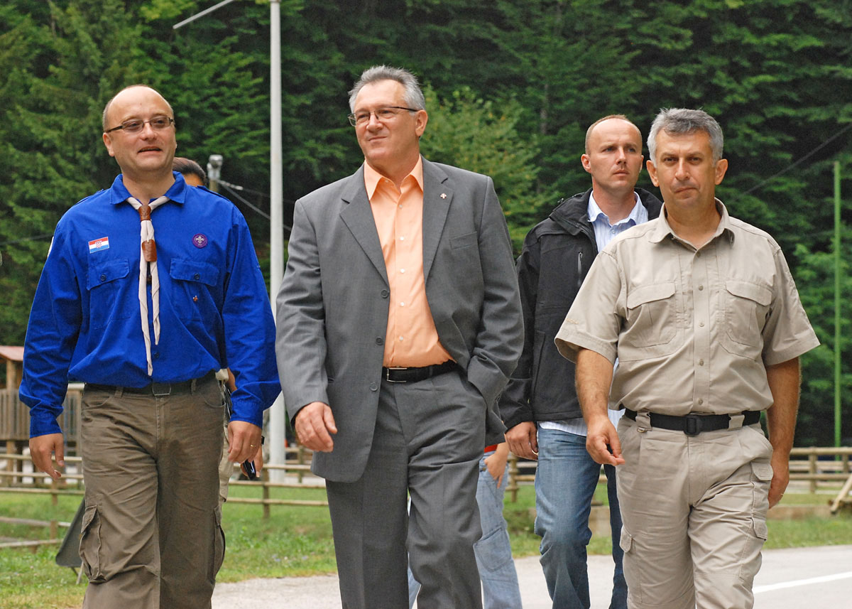 https://www.morh.hr/wp-content/gallery/ministar-vukeli-na-otvaranju-smotre-saveza-izviaa-hrvatske/izvidjaci_015_24072010.jpg