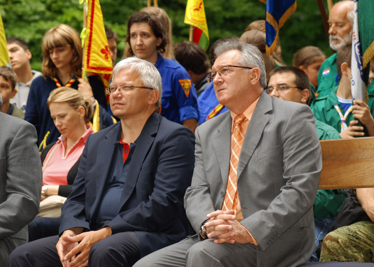 https://www.morh.hr/wp-content/gallery/ministar-vukeli-na-otvaranju-smotre-saveza-izviaa-hrvatske/izvidjaci_06_24072010.jpg