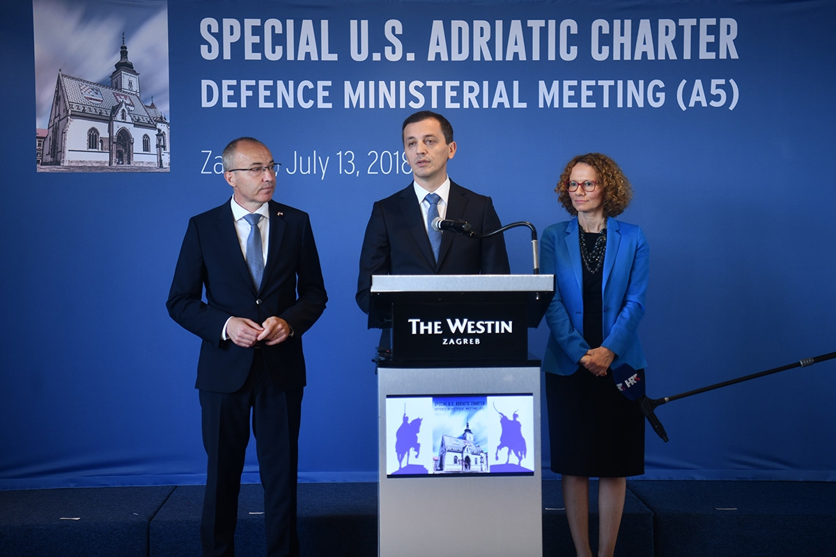 https://www.morh.hr/wp-content/gallery/ministri-a5-u-zagrebu-zajedno-smo-jaci-i-spremniji/sastanak_ministara_obrane_a5_13072018_52.jpg