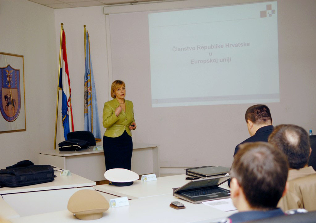 https://www.morh.hr/wp-content/gallery/ministrica-mvep-rh-odrala-predavanje-polaznicima-ratne-kole/pusic_25012012_4.jpg
