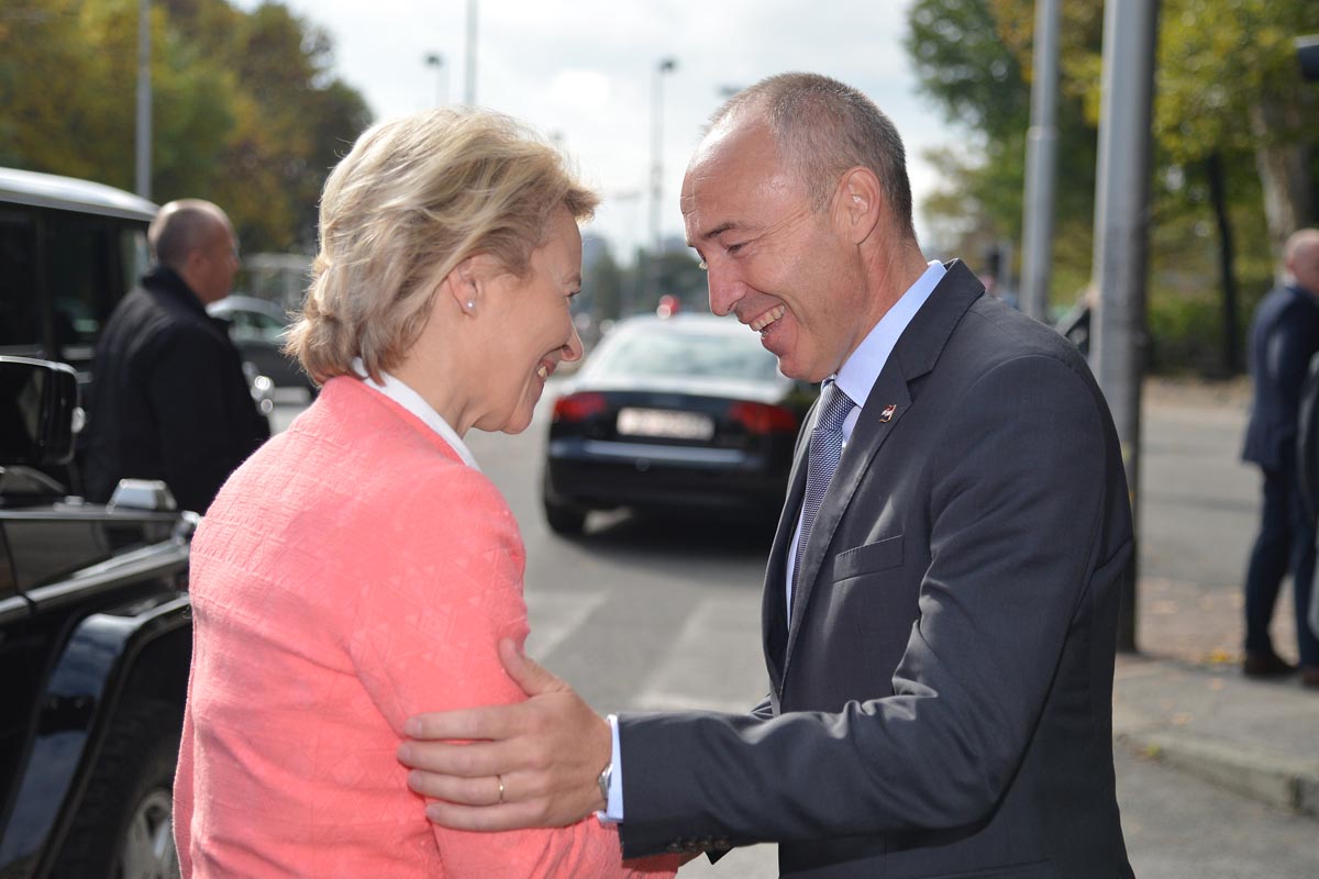 https://www.morh.hr/wp-content/gallery/ministrica-obrane-savezne-republike-njemacke-u-posjetu-morh-u/mo_srnj_04102017_01.jpg