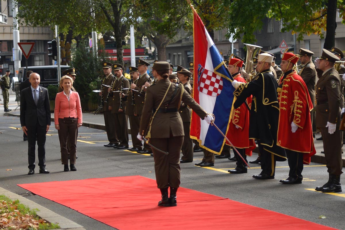 https://www.morh.hr/wp-content/gallery/ministrica-obrane-savezne-republike-njemacke-u-posjetu-morh-u/mo_srnj_04102017_02.jpg