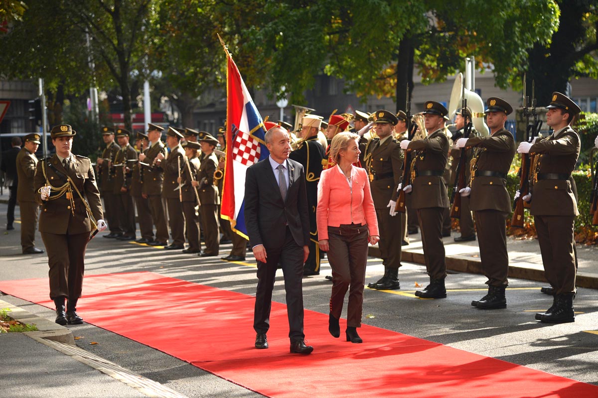 https://www.morh.hr/wp-content/gallery/ministrica-obrane-savezne-republike-njemacke-u-posjetu-morh-u/mo_srnj_04102017_03.jpg
