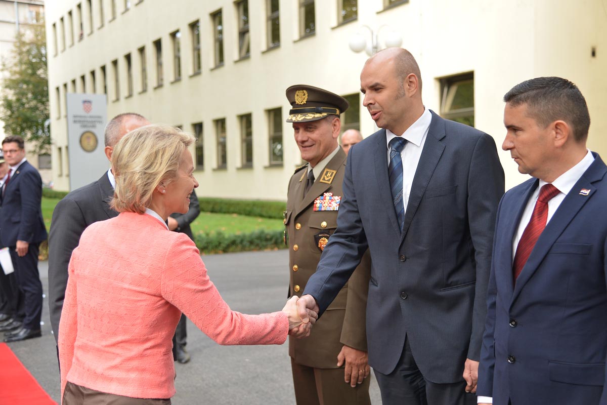 https://www.morh.hr/wp-content/gallery/ministrica-obrane-savezne-republike-njemacke-u-posjetu-morh-u/mo_srnj_04102017_13.jpg