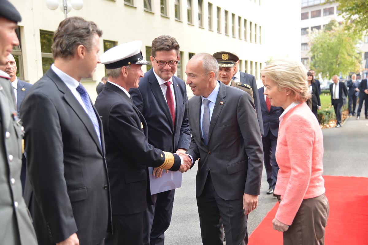 https://www.morh.hr/wp-content/gallery/ministrica-obrane-savezne-republike-njemacke-u-posjetu-morh-u/mo_srnj_04102017_15.jpg