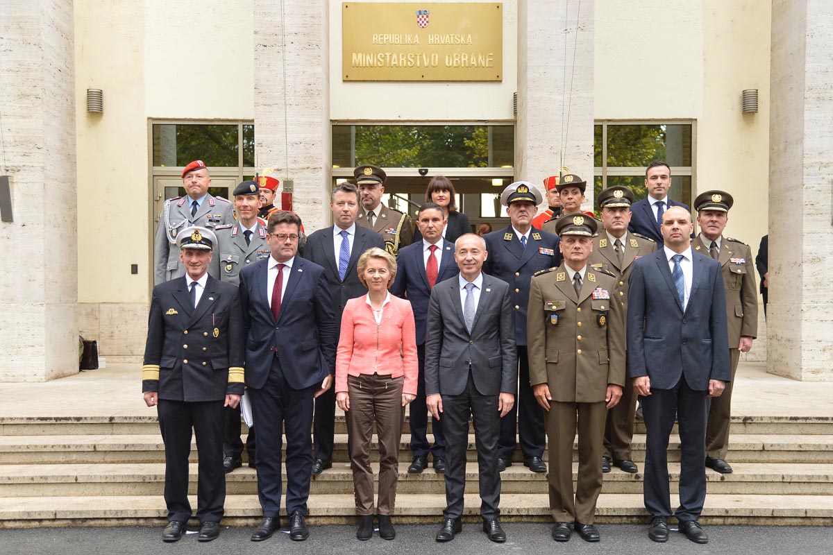 https://www.morh.hr/wp-content/gallery/ministrica-obrane-savezne-republike-njemacke-u-posjetu-morh-u/mo_srnj_04102017_16.jpg