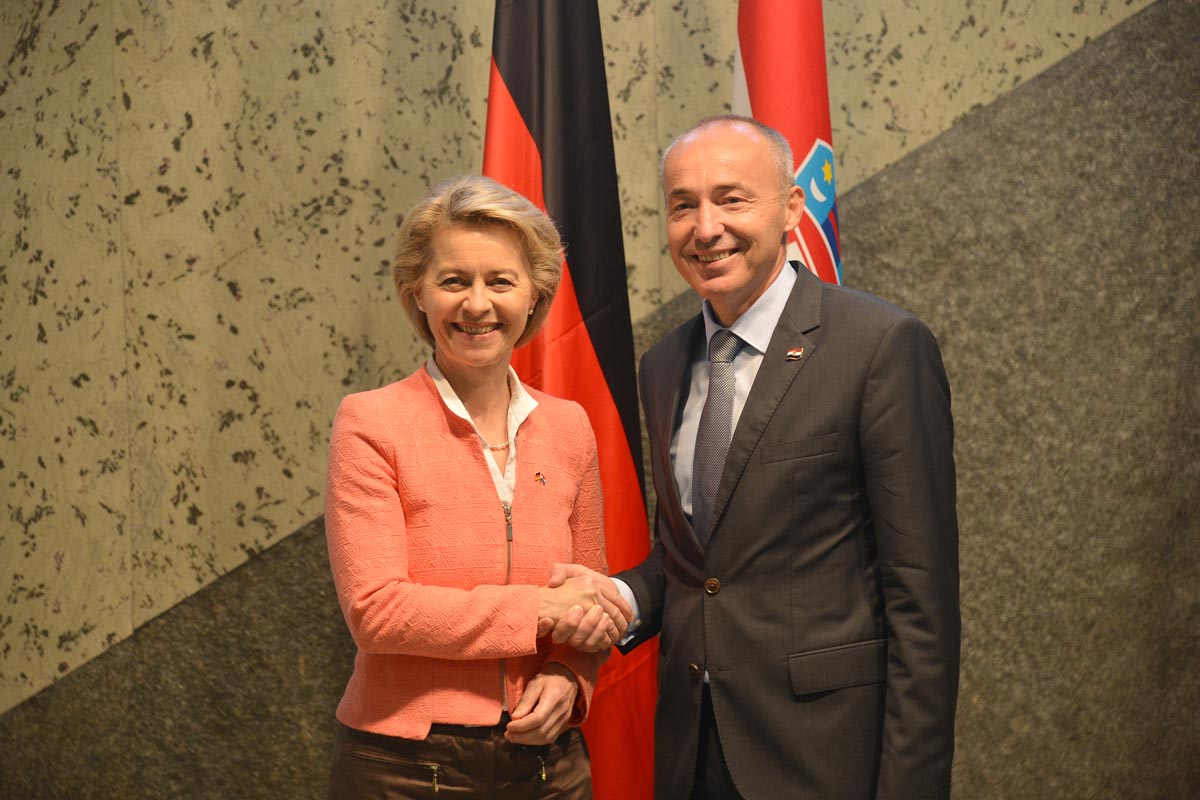 https://www.morh.hr/wp-content/gallery/ministrica-obrane-savezne-republike-njemacke-u-posjetu-morh-u/mo_srnj_04102017_17.jpg