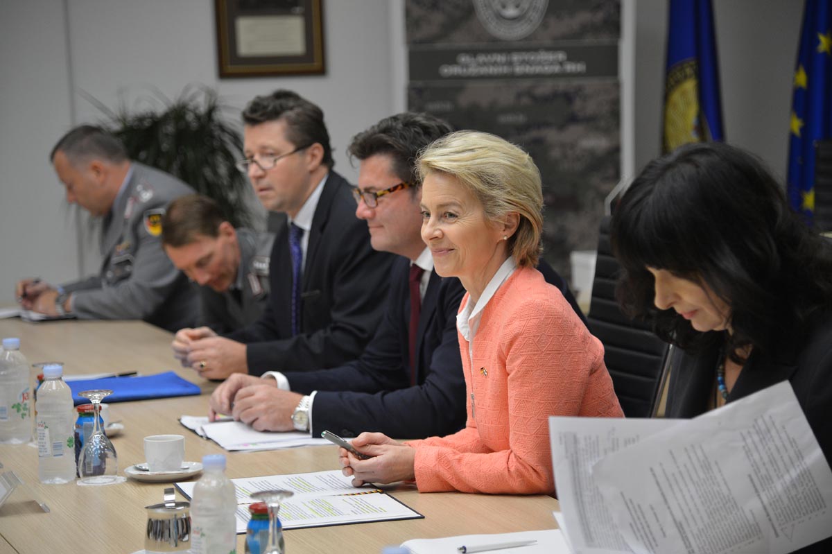 https://www.morh.hr/wp-content/gallery/ministrica-obrane-savezne-republike-njemacke-u-posjetu-morh-u/mo_srnj_04102017_19.jpg
