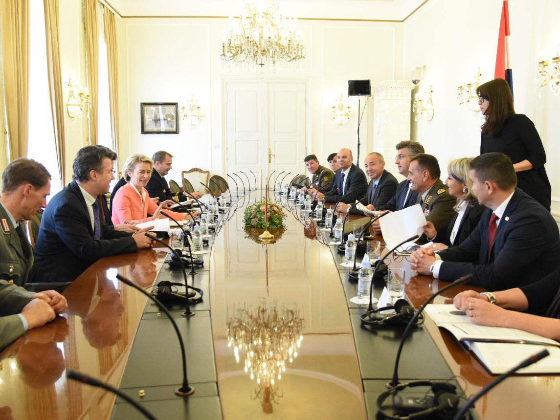 https://www.morh.hr/wp-content/gallery/ministrica-obrane-savezne-republike-njemacke-u-posjetu-morh-u/mo_srnj_04102017_23.jpg