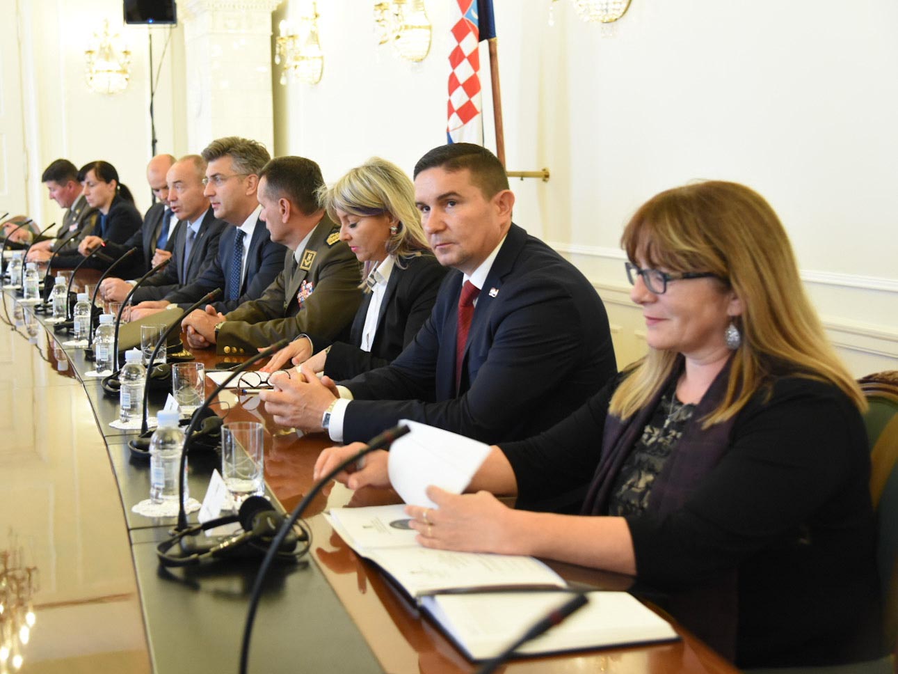 https://www.morh.hr/wp-content/gallery/ministrica-obrane-savezne-republike-njemacke-u-posjetu-morh-u/mo_srnj_04102017_26.jpg