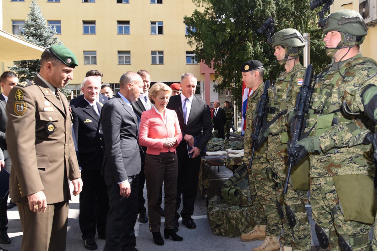 https://www.morh.hr/wp-content/gallery/ministrica-obrane-savezne-republike-njemacke-u-posjetu-morh-u/mo_srnj_04102017_29.jpg