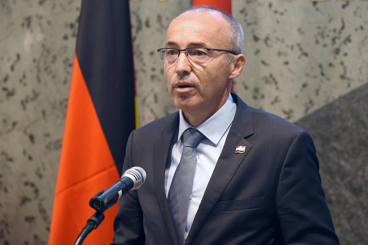 https://www.morh.hr/wp-content/gallery/ministrica-obrane-savezne-republike-njemacke-u-posjetu-morh-u/mo_srnj_04102017_30.jpg