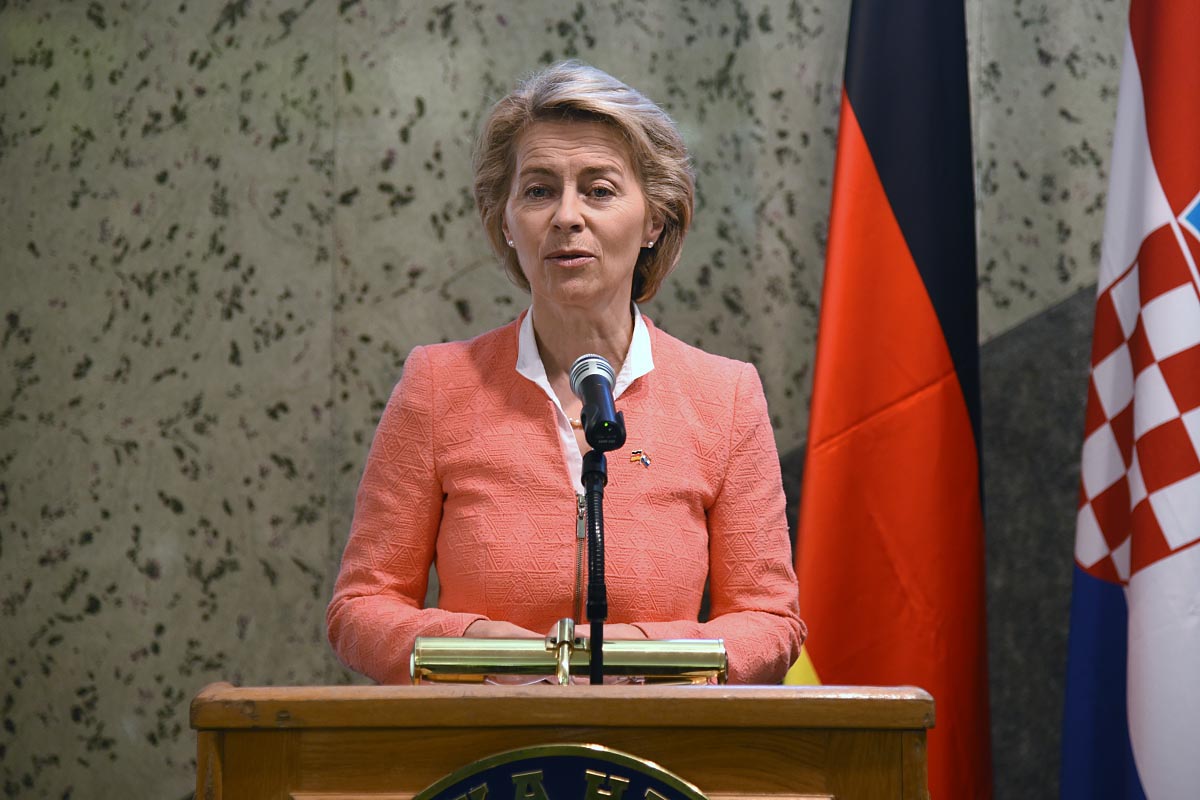 https://www.morh.hr/wp-content/gallery/ministrica-obrane-savezne-republike-njemacke-u-posjetu-morh-u/mo_srnj_04102017_32.jpg