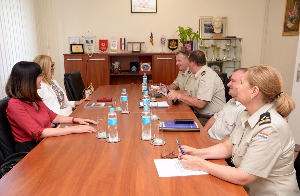 https://www.morh.hr/wp-content/gallery/ministrica-znanosti-i-obrazovanja-posjetila-hvu-dr-franjo-tudman/hvu_21072017_3.jpg