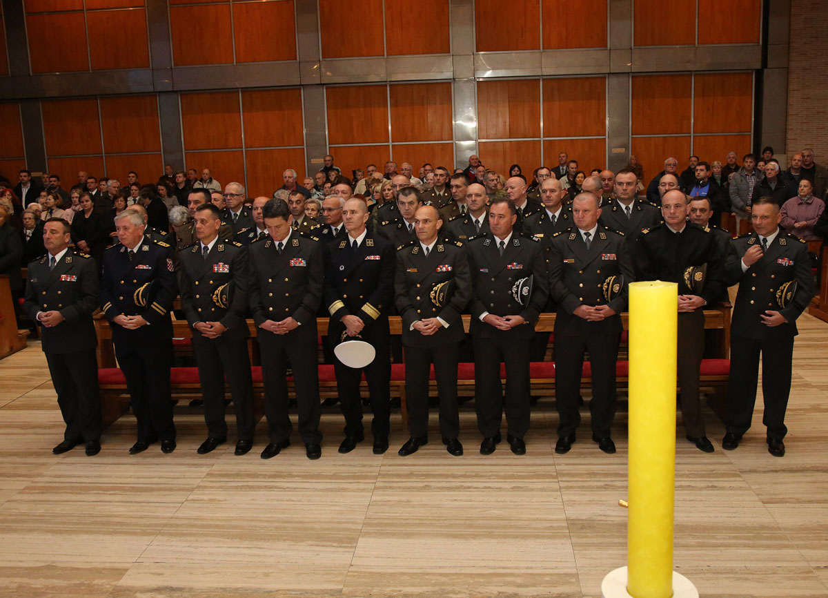 https://www.morh.hr/wp-content/gallery/misa-zadusnica-za-sve-poginule-hrvatske-branitelje-u-crkvi-sveta-mati-slobode/misa_02102016_02.jpg