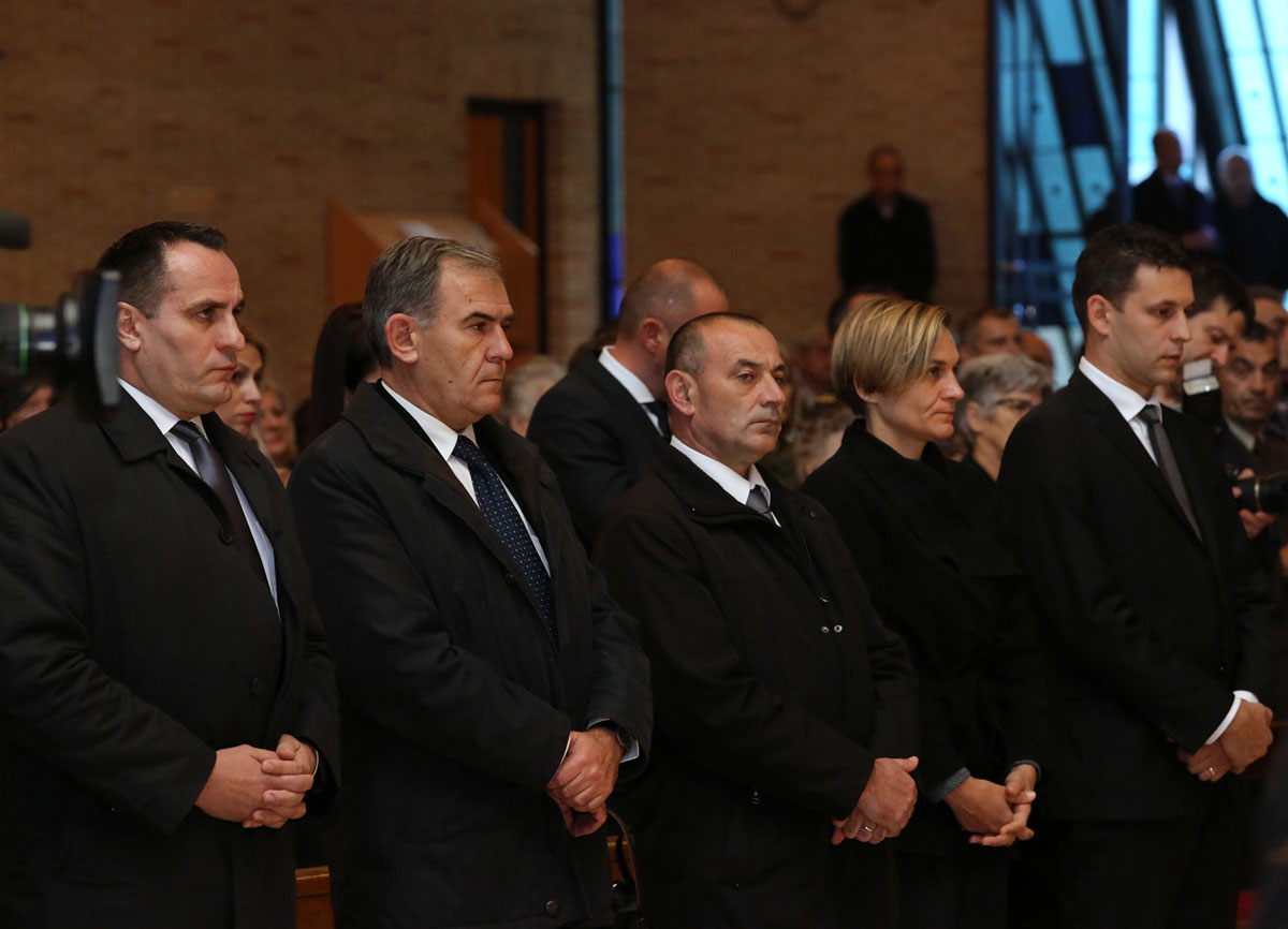 https://www.morh.hr/wp-content/gallery/misa-zadusnica-za-sve-poginule-hrvatske-branitelje-u-crkvi-sveta-mati-slobode/misa_02102016_05.jpg