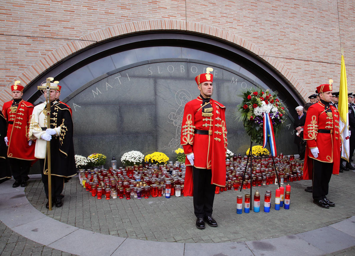https://www.morh.hr/wp-content/gallery/misa-zadusnica-za-sve-poginule-hrvatske-branitelje-u-crkvi-sveta-mati-slobode/misa_02102016_10.jpg