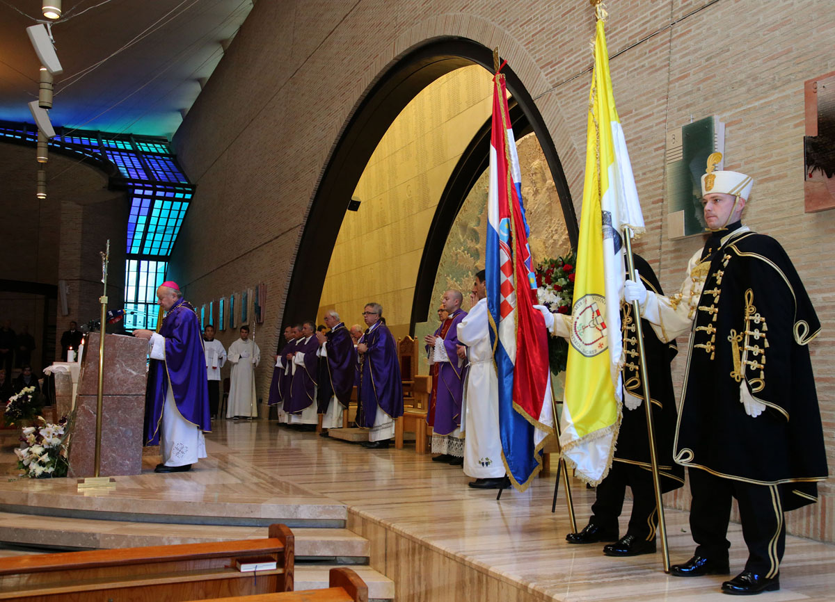 https://www.morh.hr/wp-content/gallery/misa-zadusnica-za-sve-poginule-hrvatske-branitelje-u-crkvi-sveta-mati-slobode/misa_02102016_13.jpg