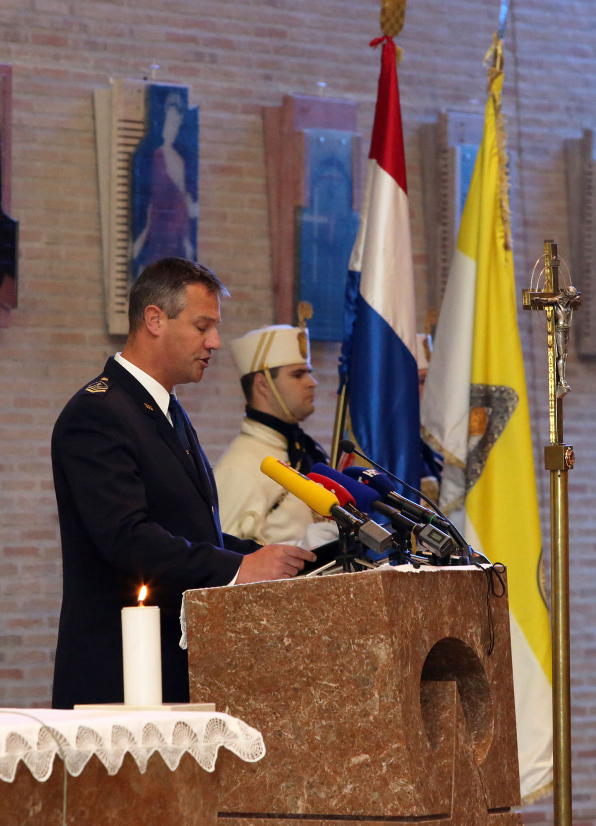 https://www.morh.hr/wp-content/gallery/misa-zadusnica-za-sve-poginule-hrvatske-branitelje-u-crkvi-sveta-mati-slobode/misa_02102016_15.jpg