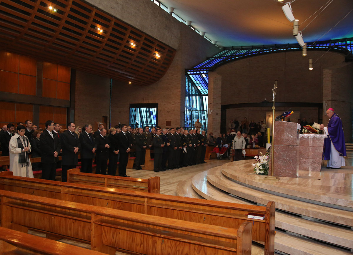 https://www.morh.hr/wp-content/gallery/misa-zadusnica-za-sve-poginule-hrvatske-branitelje-u-crkvi-sveta-mati-slobode/misa_02102016_21.jpg
