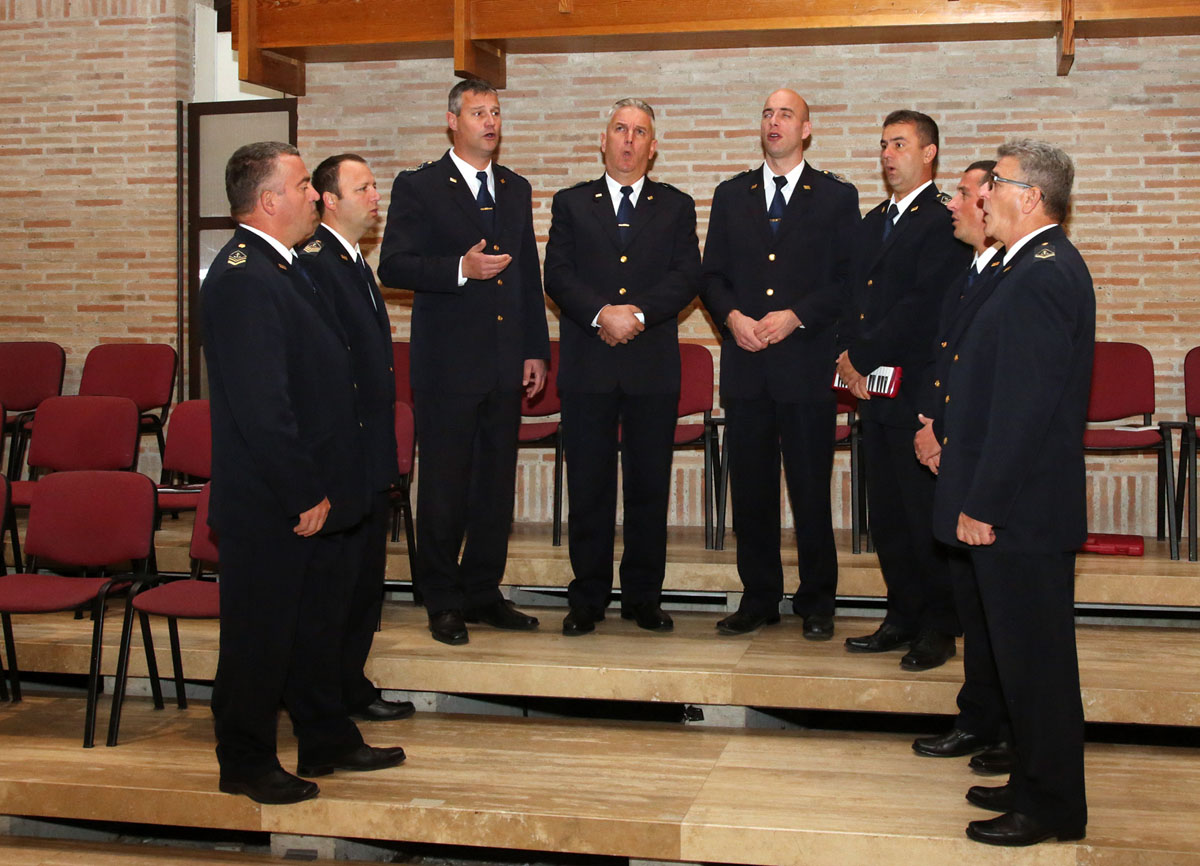 https://www.morh.hr/wp-content/gallery/misa-zadusnica-za-sve-poginule-hrvatske-branitelje-u-crkvi-sveta-mati-slobode/misa_02102016_22.jpg