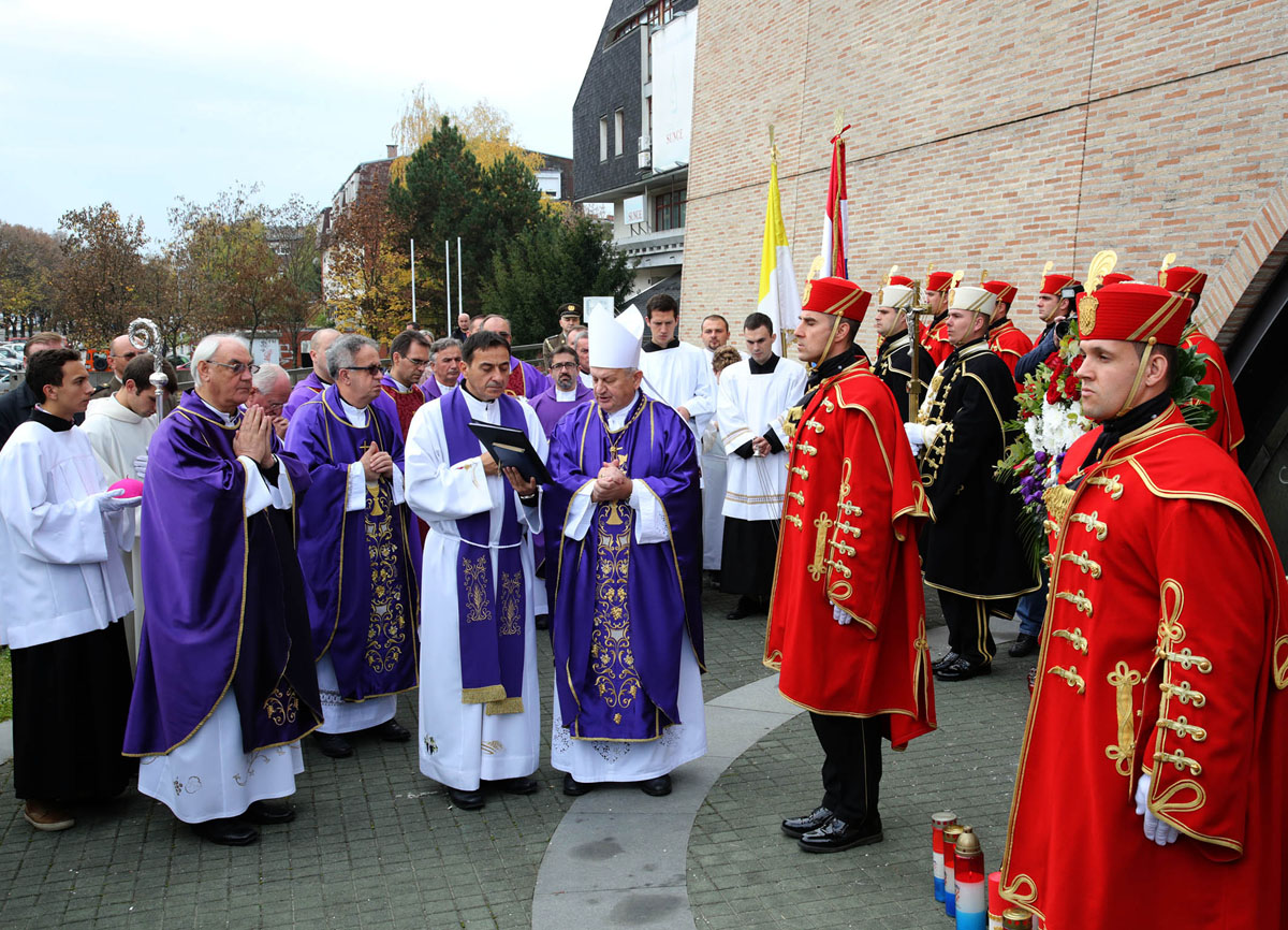 https://www.morh.hr/wp-content/gallery/misa-zadusnica-za-sve-poginule-hrvatske-branitelje-u-crkvi-sveta-mati-slobode/misa_02102016_25.jpg
