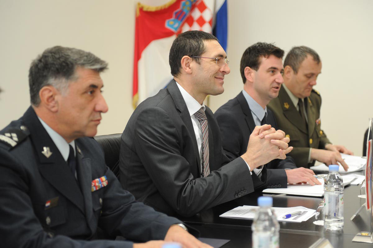 https://www.morh.hr/wp-content/gallery/mo-sa-azerbejdzanskim-veleposlanikom-03022012/azerbejdzan_02032012_3.jpg