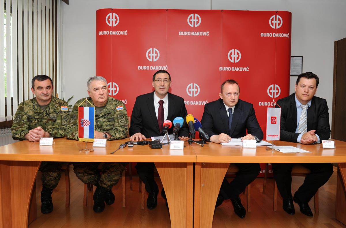https://www.morh.hr/wp-content/gallery/morh-i-uro-akovi-potpisali-ugovor-vrijedan-112-milijuna-kn/ddjakovic_17052013_4.jpg