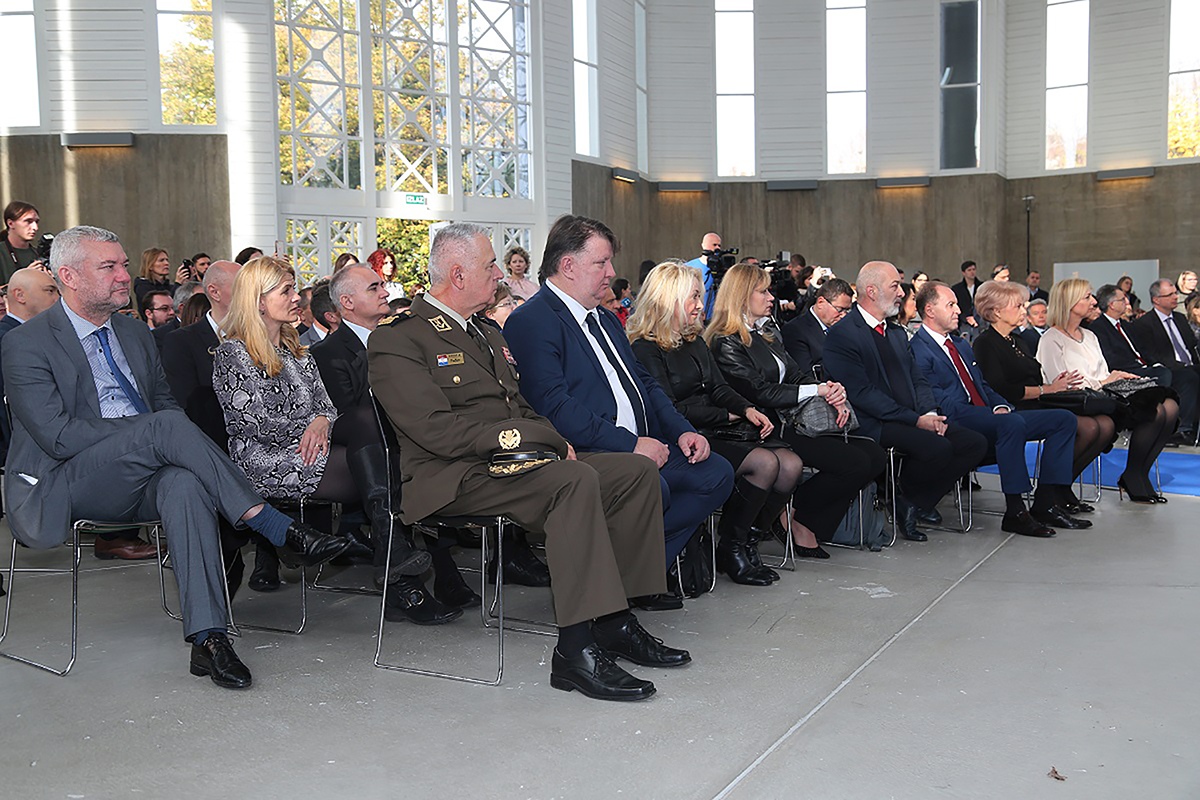 https://www.morh.hr/wp-content/gallery/morh-sudjeluje-na-smotri-sveucilista-u-zagrebu/smotra_sveucilista_22112019_01.jpg