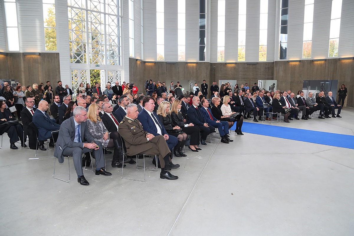 https://www.morh.hr/wp-content/gallery/morh-sudjeluje-na-smotri-sveucilista-u-zagrebu/smotra_sveucilista_22112019_07.jpg