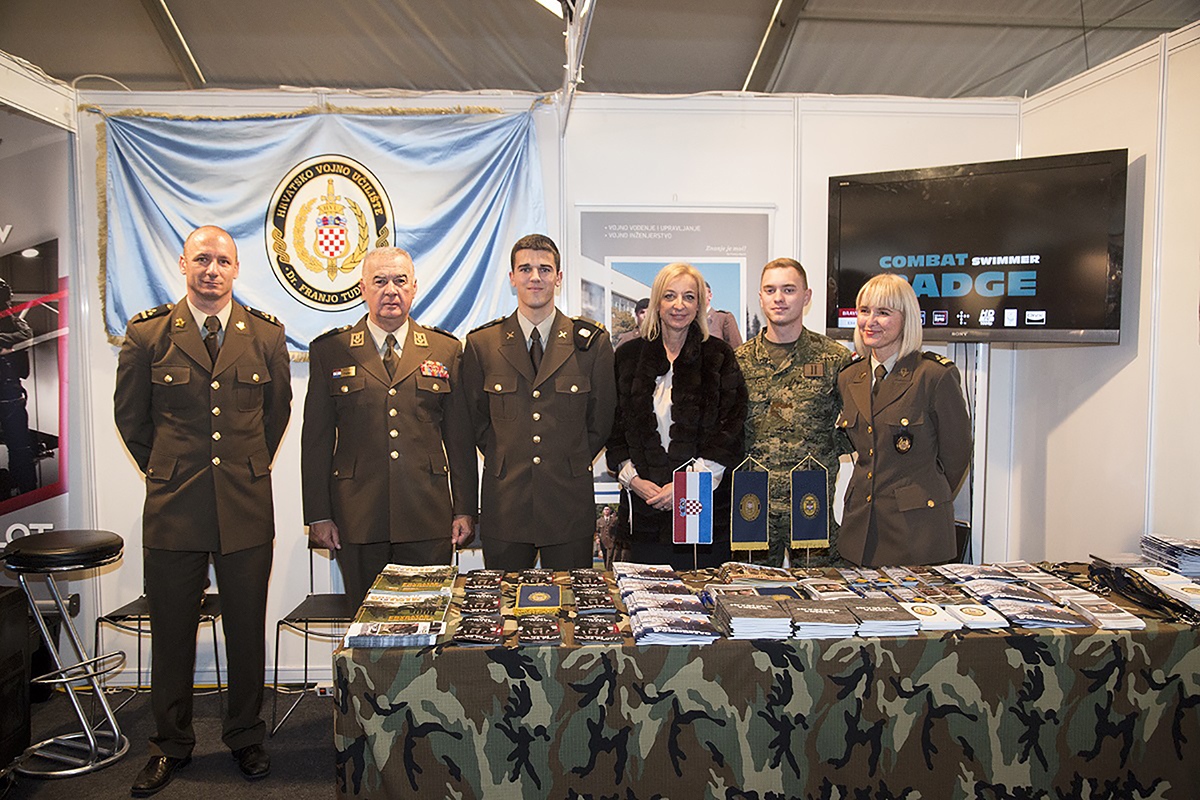 https://www.morh.hr/wp-content/gallery/morh-sudjeluje-na-smotri-sveucilista-u-zagrebu/smotra_sveucilista_22112019_09.jpg