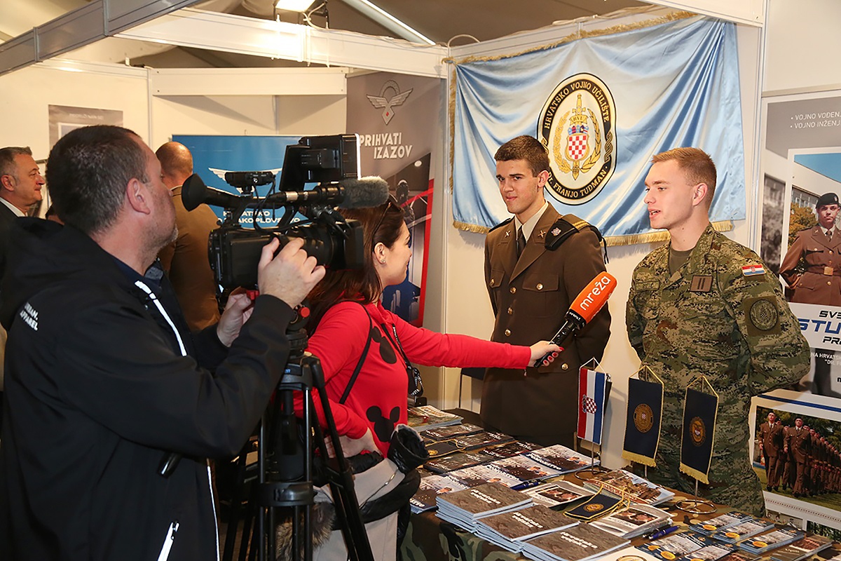 https://www.morh.hr/wp-content/gallery/morh-sudjeluje-na-smotri-sveucilista-u-zagrebu/smotra_sveucilista_22112019_10.jpg