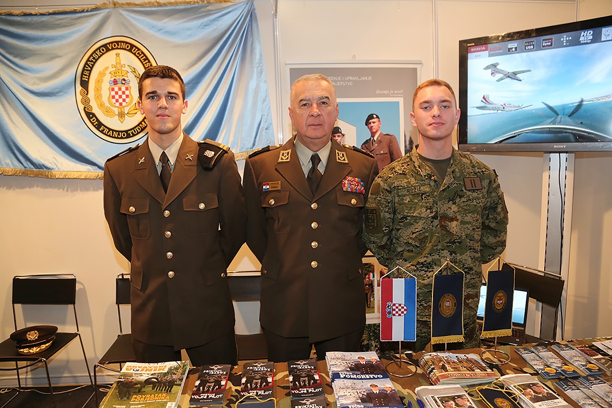 https://www.morh.hr/wp-content/gallery/morh-sudjeluje-na-smotri-sveucilista-u-zagrebu/smotra_sveucilista_22112019_11.jpg