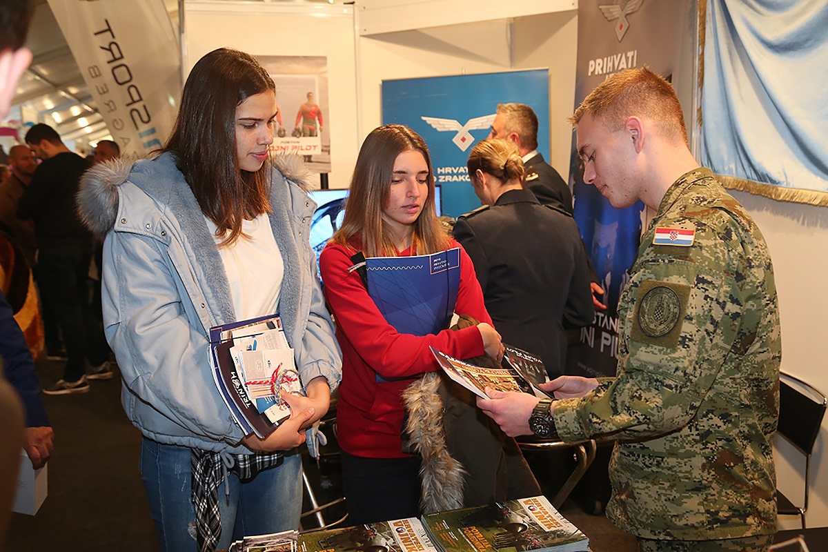 https://www.morh.hr/wp-content/gallery/morh-sudjeluje-na-smotri-sveucilista-u-zagrebu/smotra_sveucilista_22112019_12.jpg