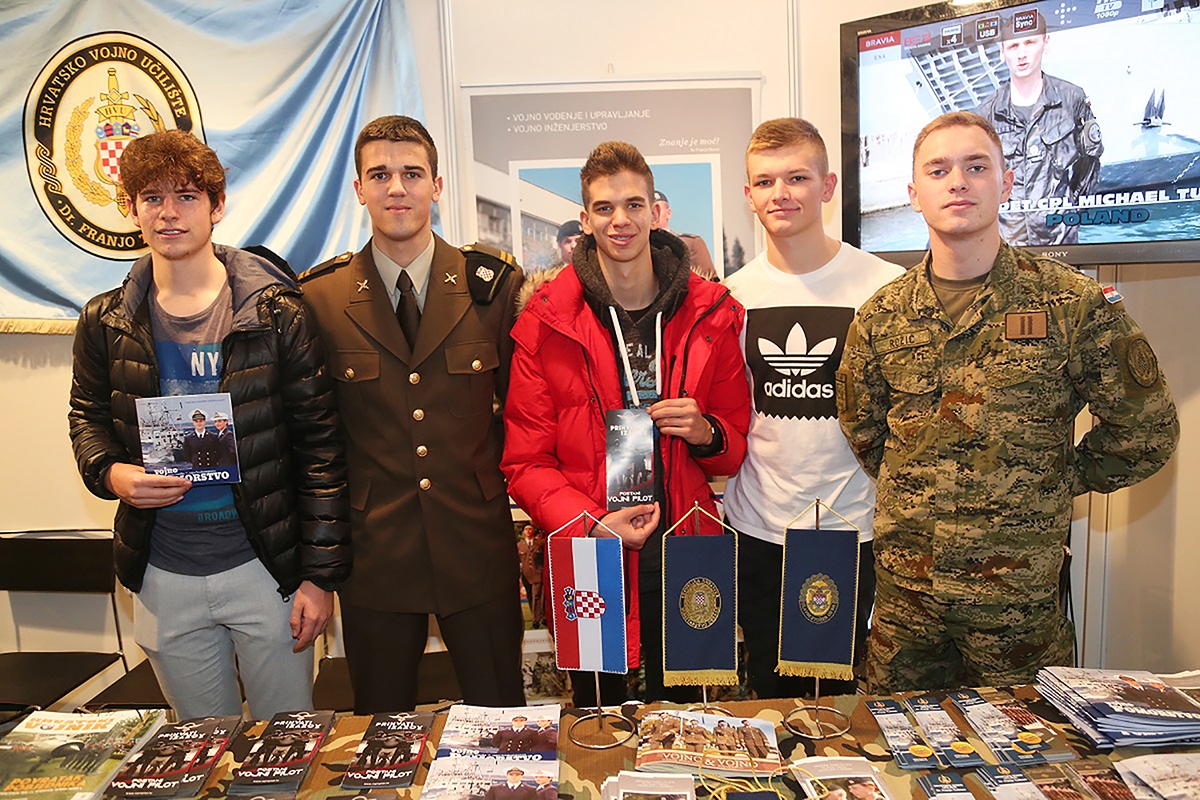 https://www.morh.hr/wp-content/gallery/morh-sudjeluje-na-smotri-sveucilista-u-zagrebu/smotra_sveucilista_22112019_14.jpg