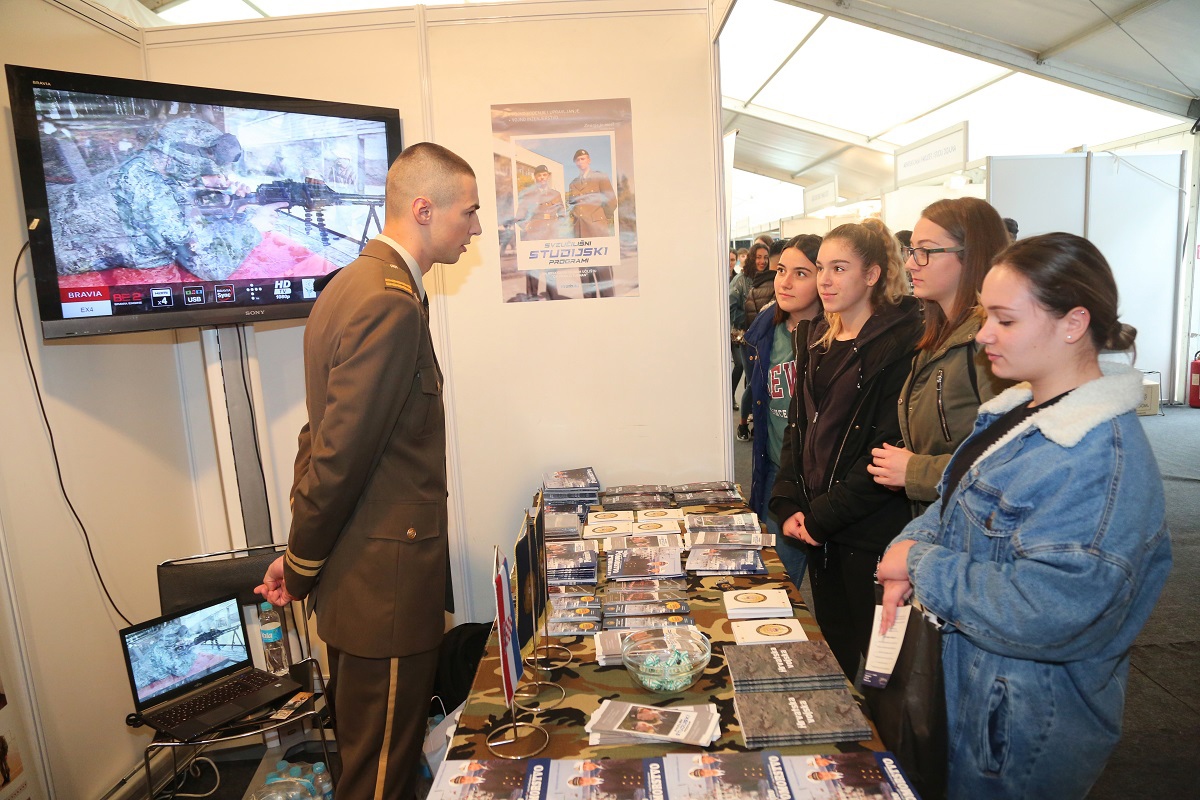 https://www.morh.hr/wp-content/gallery/morh-sudjeluje-na-smotri-sveucilista-u-zagrebu/smotra_sveucilista_22112019_21.jpg