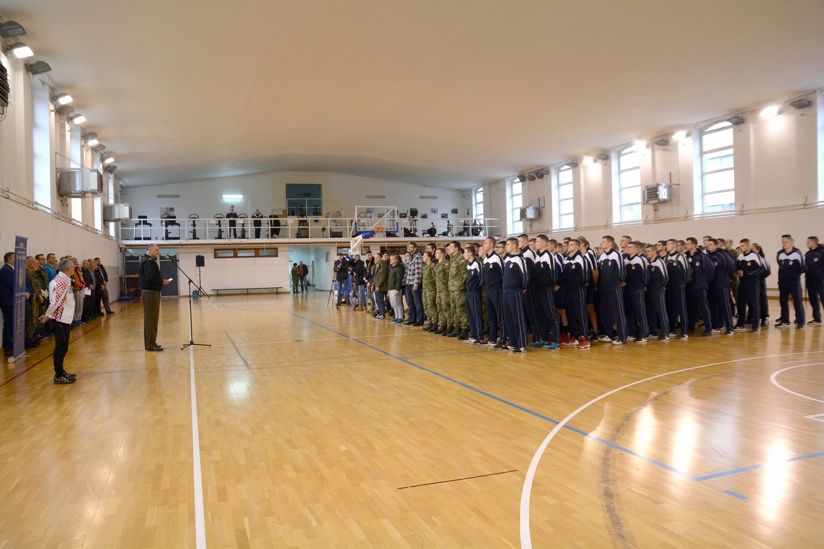 https://www.morh.hr/wp-content/gallery/na-hvu-dr-franjo-tudman-odrzan-sportski-dan/sportski_dan_hvu_061218_02.jpg