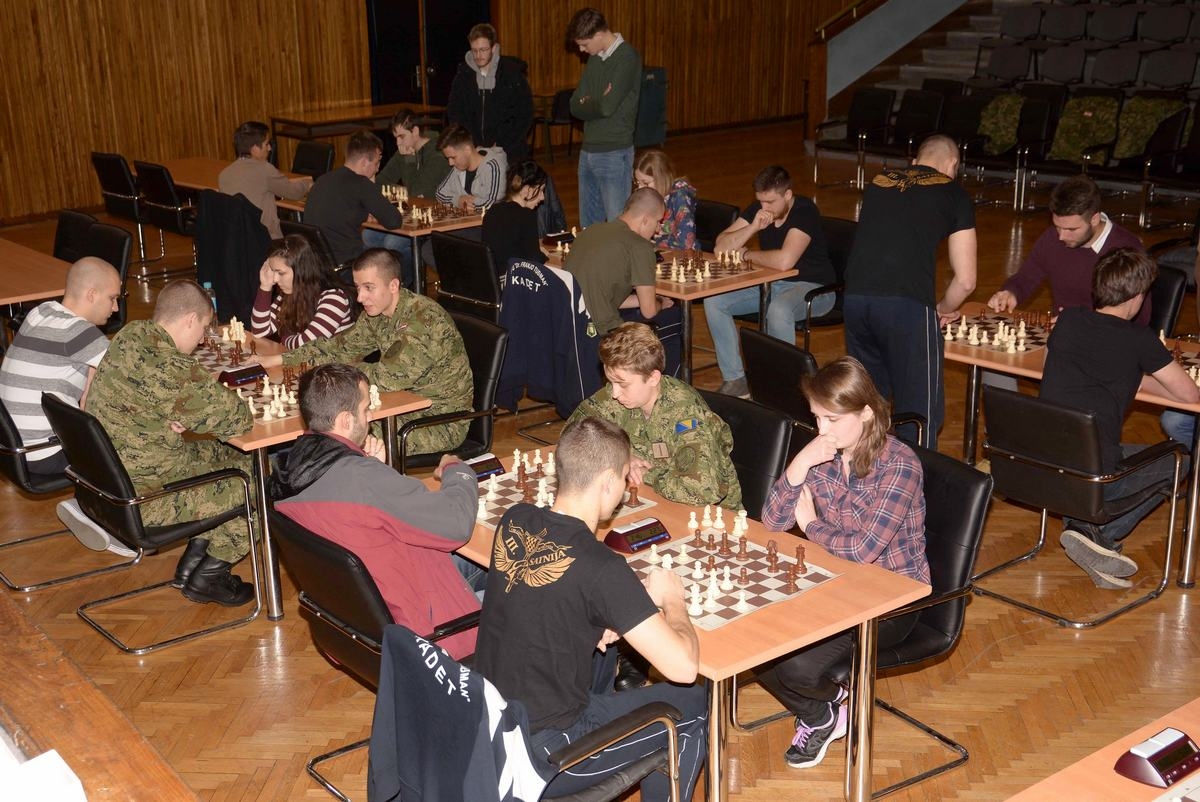 https://www.morh.hr/wp-content/gallery/na-hvu-dr-franjo-tudman-odrzan-sportski-dan/sportski_dan_hvu_061218_07.jpg