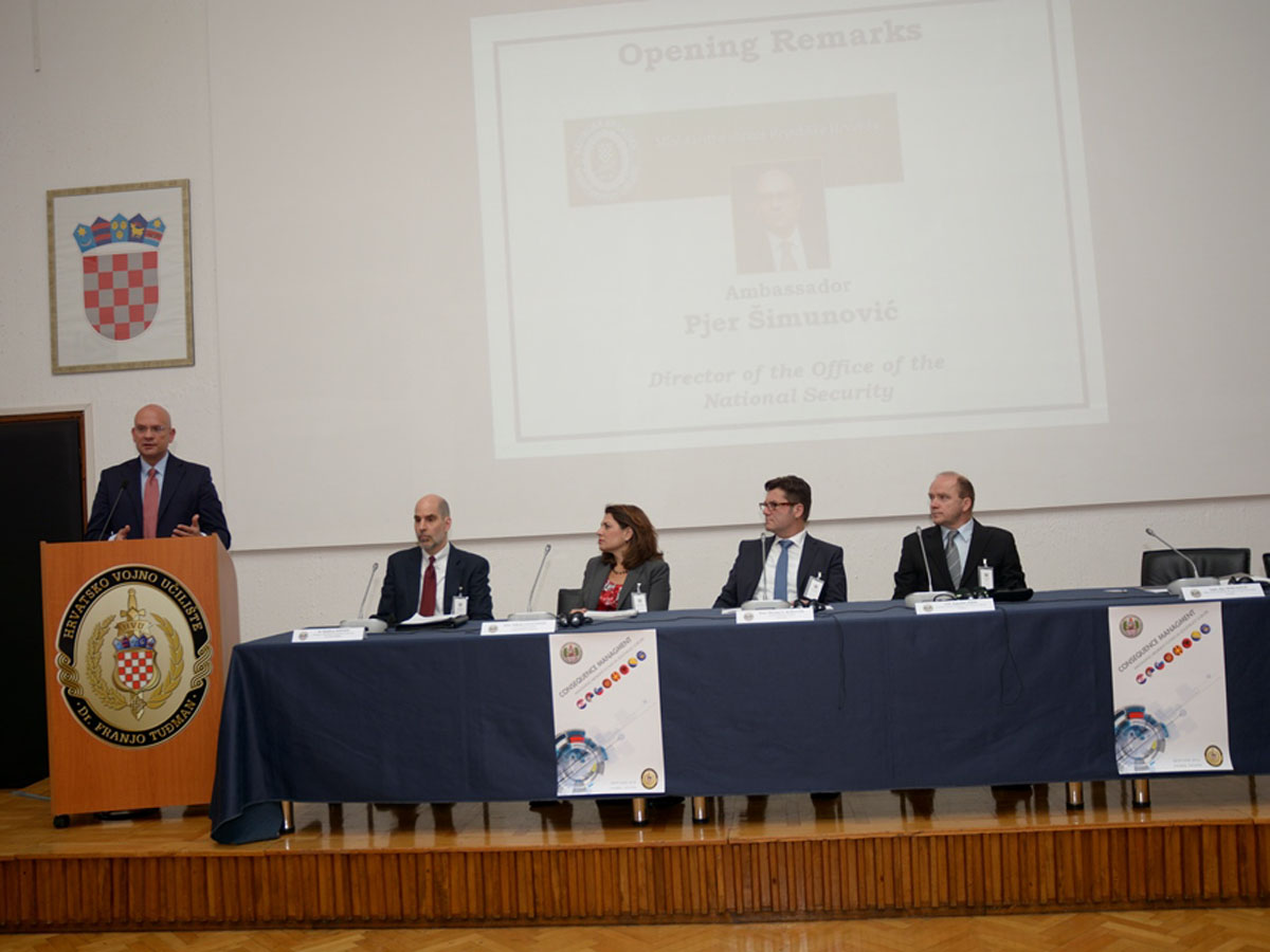 https://www.morh.hr/wp-content/gallery/na-hvu-odrzan-seminar-o-upravljanju-migrantskim-tokovima/seminar_09062016_6.jpg