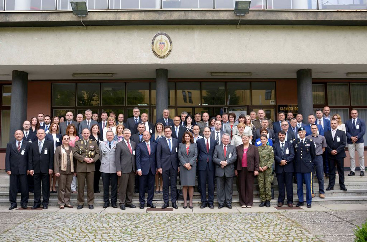 https://www.morh.hr/wp-content/gallery/na-hvu-odrzan-seminar-o-upravljanju-migrantskim-tokovima/seminar_09062016_7.jpg