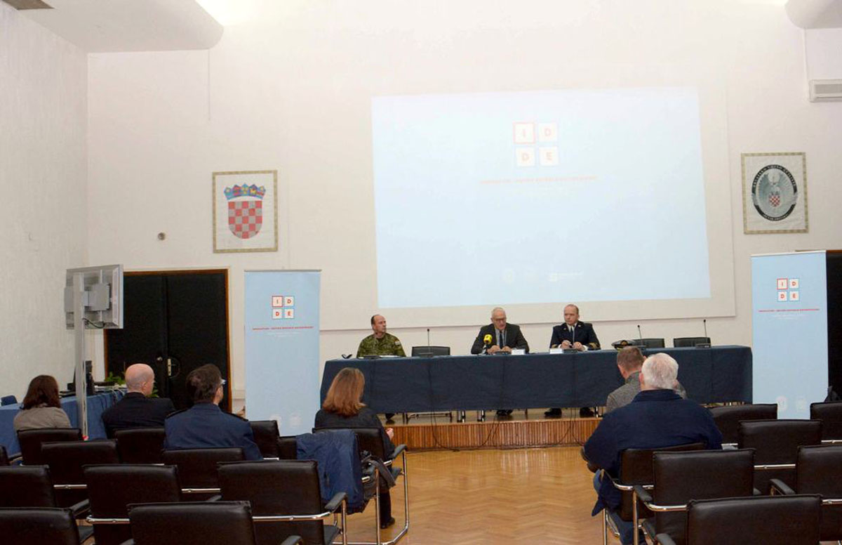 https://www.morh.hr/wp-content/gallery/na-hvu-odrzana-konferencija-za-medije-povodom-konferencije-idde/idde_16102015_4.jpg