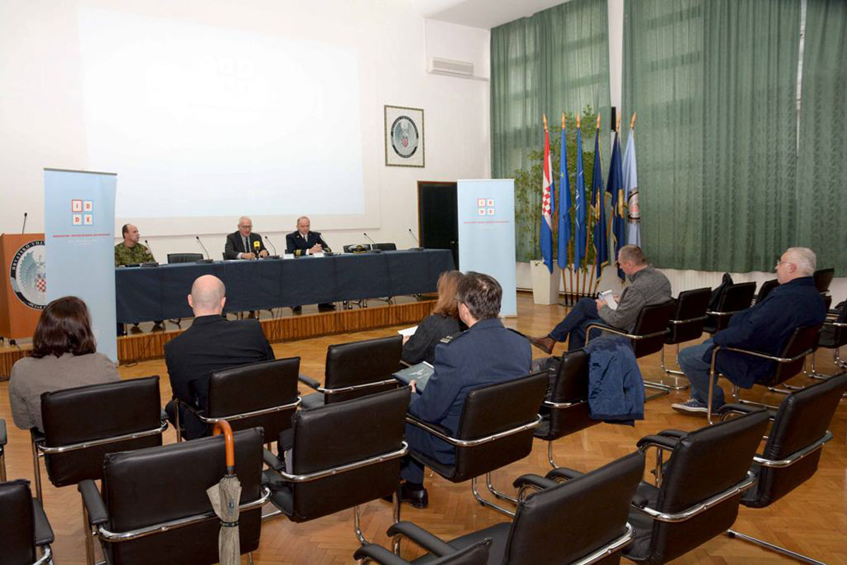 https://www.morh.hr/wp-content/gallery/na-hvu-odrzana-konferencija-za-medije-povodom-konferencije-idde/idde_16102015_5.jpg