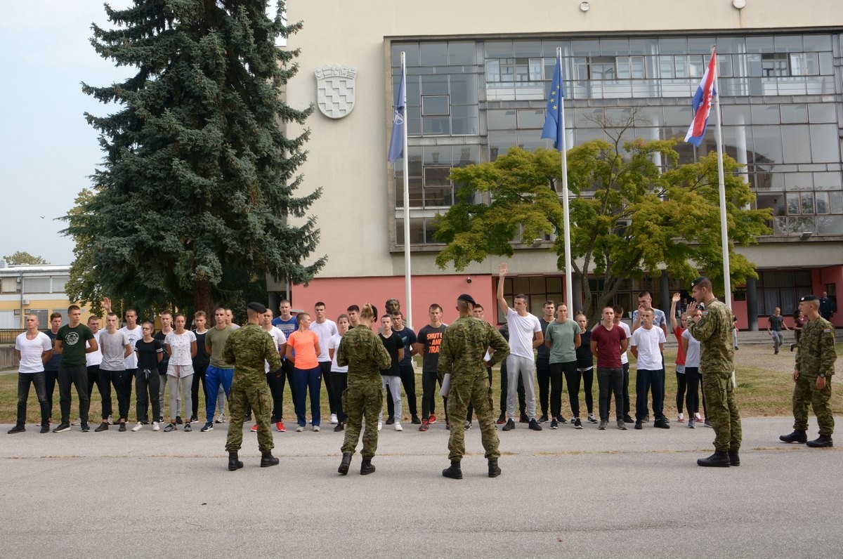 https://www.morh.hr/wp-content/gallery/na-hvu-poceo-pripremni-kamp-kadeta-i-vojna-izobrazba/17_narastaj_kadeta_pripremni_kamp_hv_osrh_190719_01.jpg