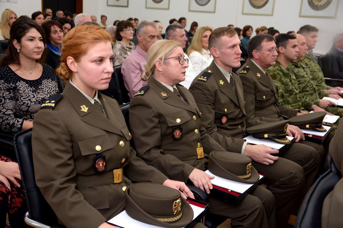 https://www.morh.hr/wp-content/gallery/na-hvu-promovirani-casnici-zdravstvene-sluzbe-i-vojni-specijalisti/dsc_6824.jpg