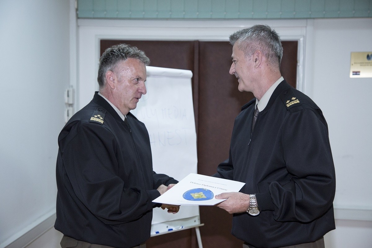https://www.morh.hr/wp-content/gallery/na-hvu-zavrsio-tecaja-obrambene-diplomacije/tecaj-obrambene_diplomacije_07062019_07.jpg
