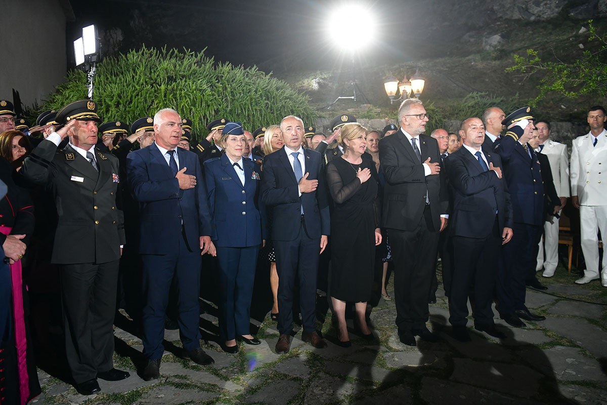 https://www.morh.hr/wp-content/gallery/na-kninskoj-tvrdavi-odrzan-prijem-ratnih-zapovjednika/prijam_za_ratne_zapovjednike_04082019_01.jpg