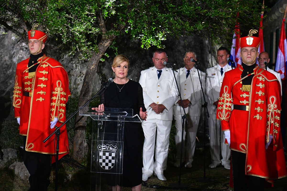 https://www.morh.hr/wp-content/gallery/na-kninskoj-tvrdavi-odrzan-prijem-ratnih-zapovjednika/prijam_za_ratne_zapovjednike_04082019_16.jpg