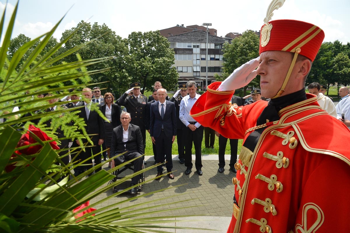 https://www.morh.hr/wp-content/gallery/na-trgu-sv-marka-zapocelo-obiljezavanje-dana-hrvatske-vojske/dan_osrh_27052018_36.jpg