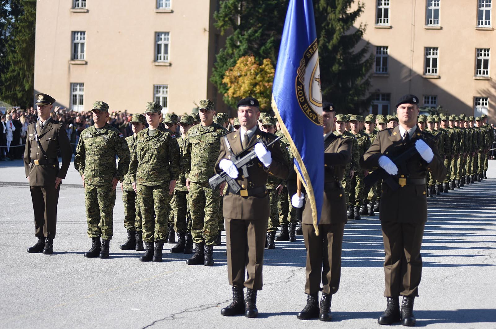 https://www.morh.hr/wp-content/gallery/na-vjernost-domovini-prisegnulo-288-rocnika/26_narastaj_dragovoljnih_rocnika_hv_osrh_121019_29.jpg