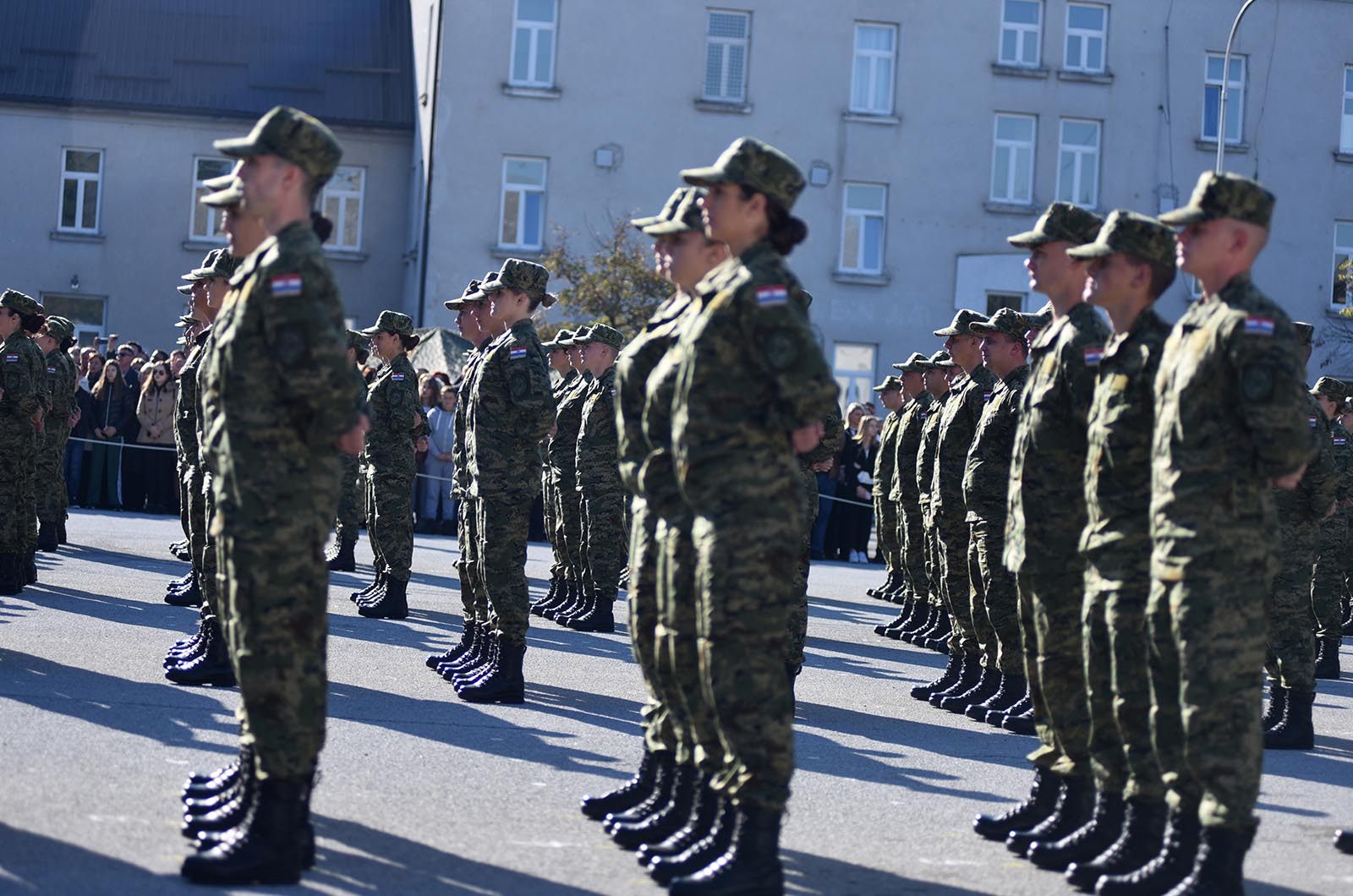 https://www.morh.hr/wp-content/gallery/na-vjernost-domovini-prisegnulo-288-rocnika/26_narastaj_dragovoljnih_rocnika_hv_osrh_121019_35.jpg